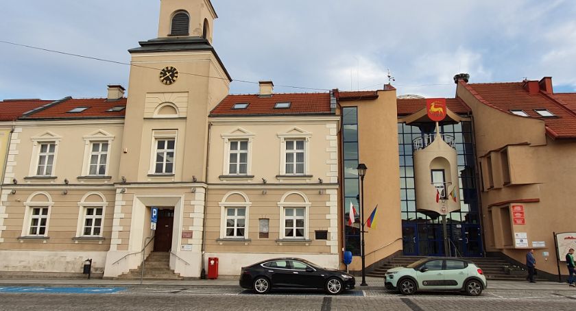 Koronawirus: Urząd Miejski w Łomży nieczynny dla interesantów! Jak załatwić sprawę? 