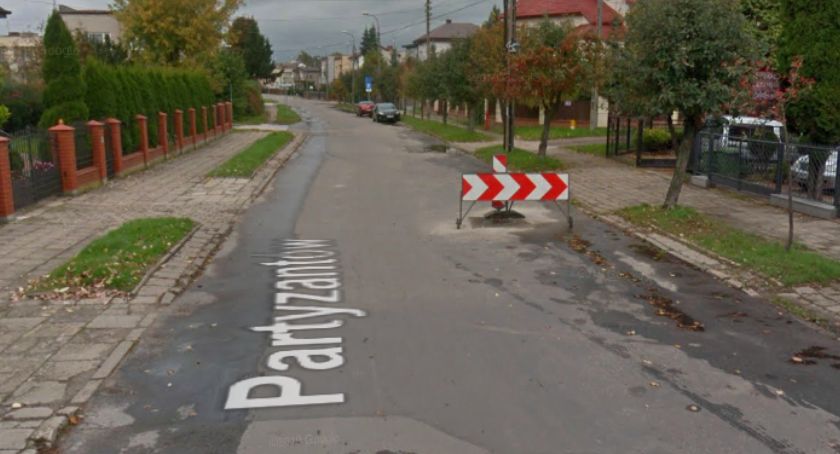 Łomża: Ruszają prace rozbiórkowe na ul. Partyzantów