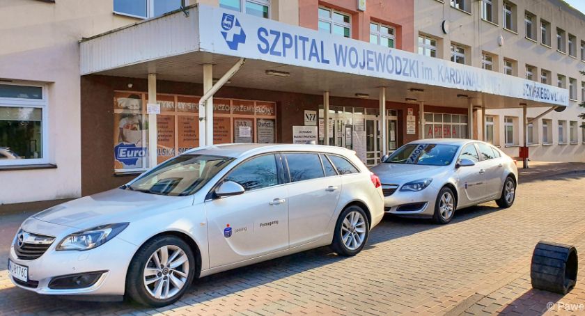 Szpital w Łomży otrzymał dwa samochody do transportu próbek do Białegostoku 