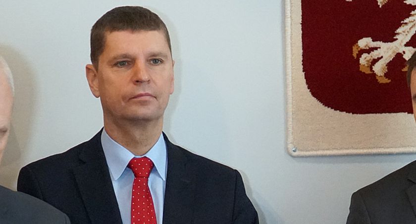 Co z egzaminami ósmoklasistów i maturami? Decyzje dot. zamknięcia szkół w okolicy Świąt Wielkanocnych