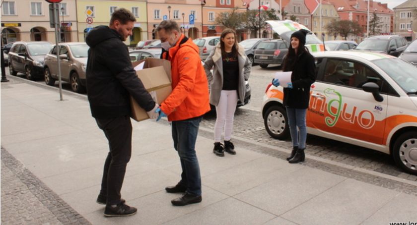 Łomża: Pierwsze maseczki trafiły do seniorów [FOTO]