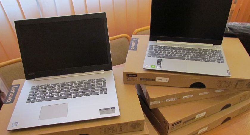 Jedwabne, Wizna: Nowe laptopy na „zdalną szkołę”