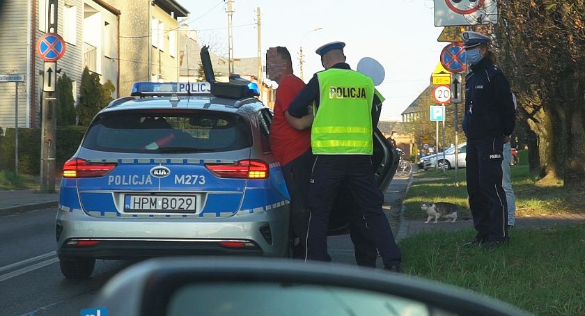 Łomża: Mocno pijany kierowca najechał na auto komendanta [FOTO]