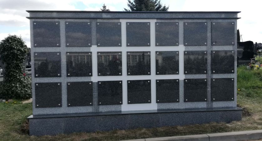 Łomża: Na cmentarzu przy ul. Przykoszarowej powstaje kolumbarium