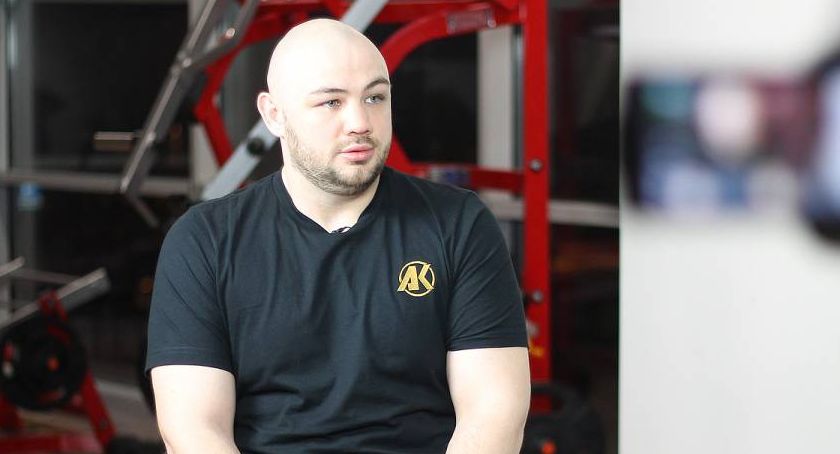 Koronawirus. Adam Kownacki martwi się o bliskich