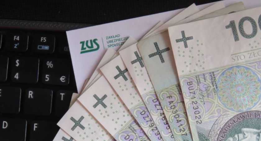 ZUS: Zwolnienia ze składek i wypłata kolejnych świadczeń postojowych 