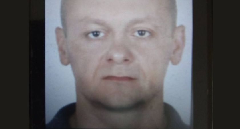 To on miał spowodować śmierć dwóch osób. Kierowca volkswagena poszukiwany przez policję