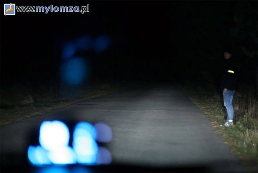 Policjanci przypominają o noszeniu odblasków [VIDEO]