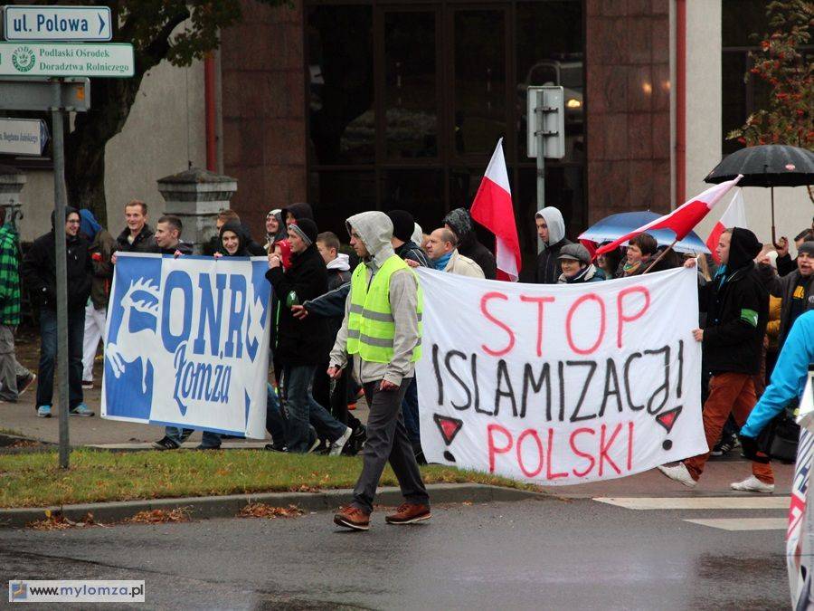 Marsz przeciwko imigrantom przeszedł przez Łomżę [VIDEO i FOTO]