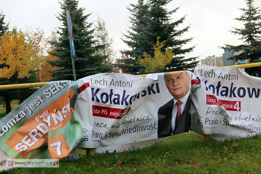 Aż banery pospadały z barierek...
