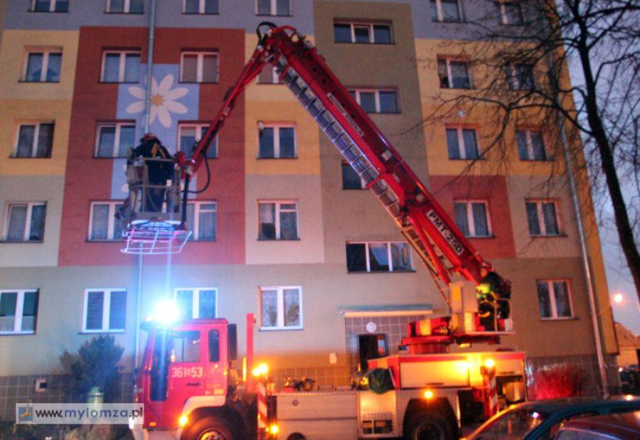 Groziła, że wysadzi blok. Mieszkańcy ewakuowani [FOTO]