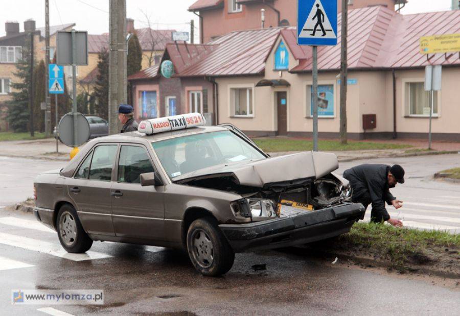 Taksówkarz sprawcą wypadku [FOTO]
