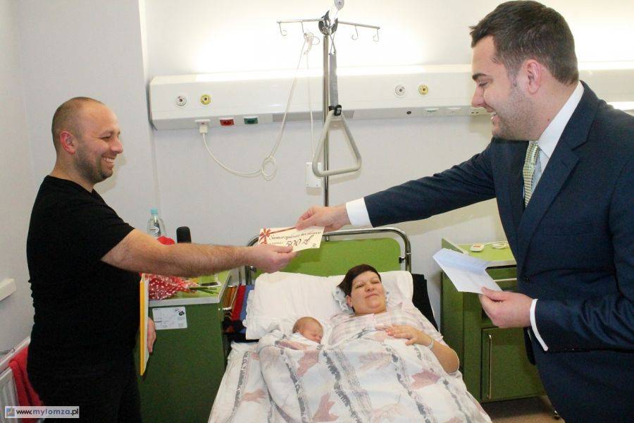 Pierwszy łomżyniak urodzony w 2016 otrzymał wyprawkę i becikowe! [FOTO]