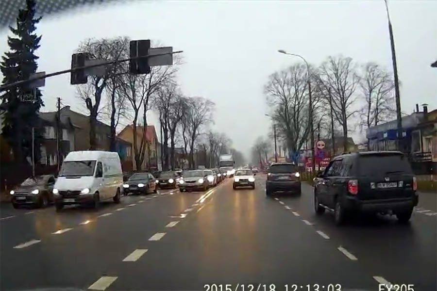 Kierowcy pomagają ścigać piratów drogowych [VIDEO]