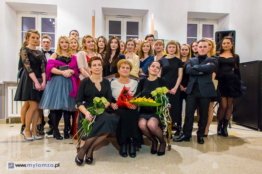 Wystawa prac i studniówka w 