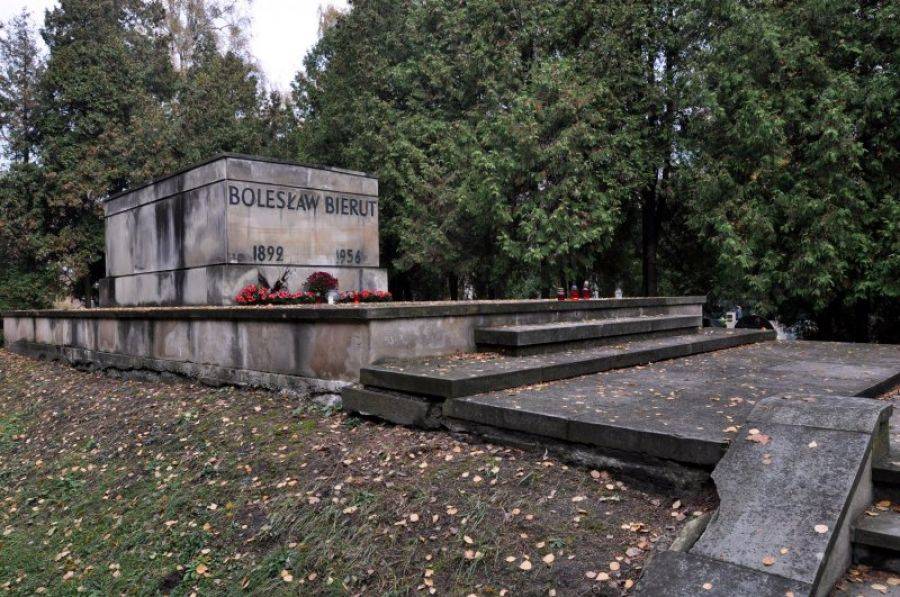 Komunistyczne pomniki do Czerwonego Boru?