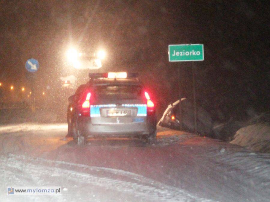 Śmiertelny wypadek za Śniadowem. Trudne warunki na drogach