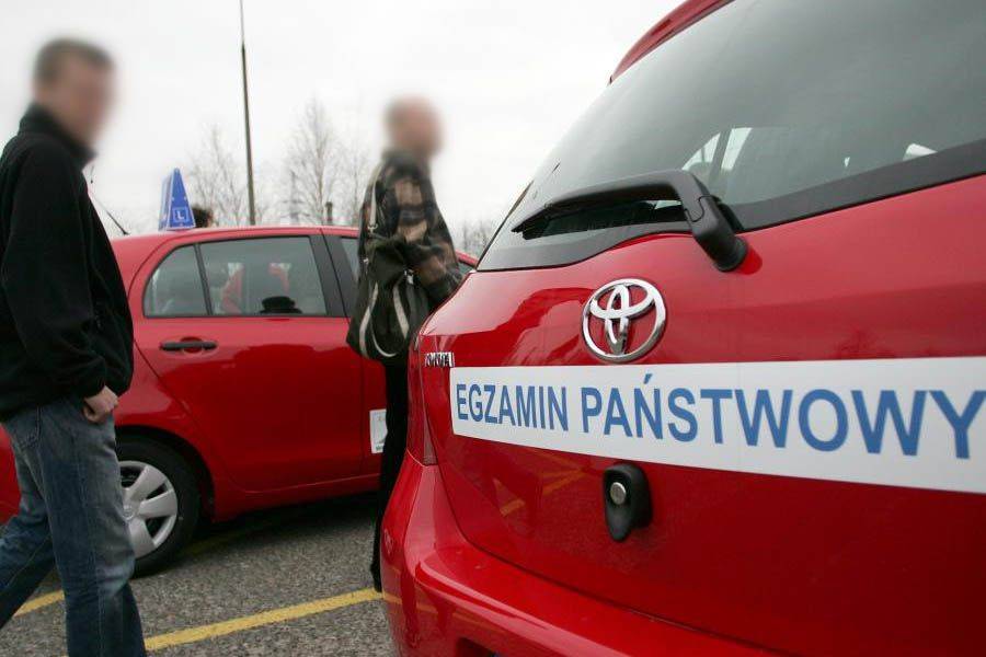 Kolejne zarzuty korupcyjne w sprawie załatwiania egzaminów na prawa jazdy