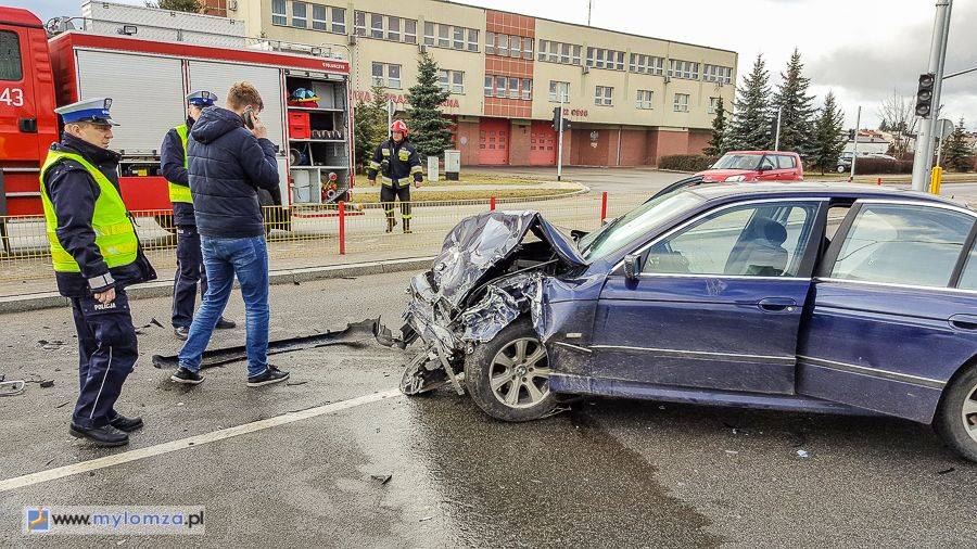 Wypadek przed budynkiem Straży Pożarnej [FOTO]