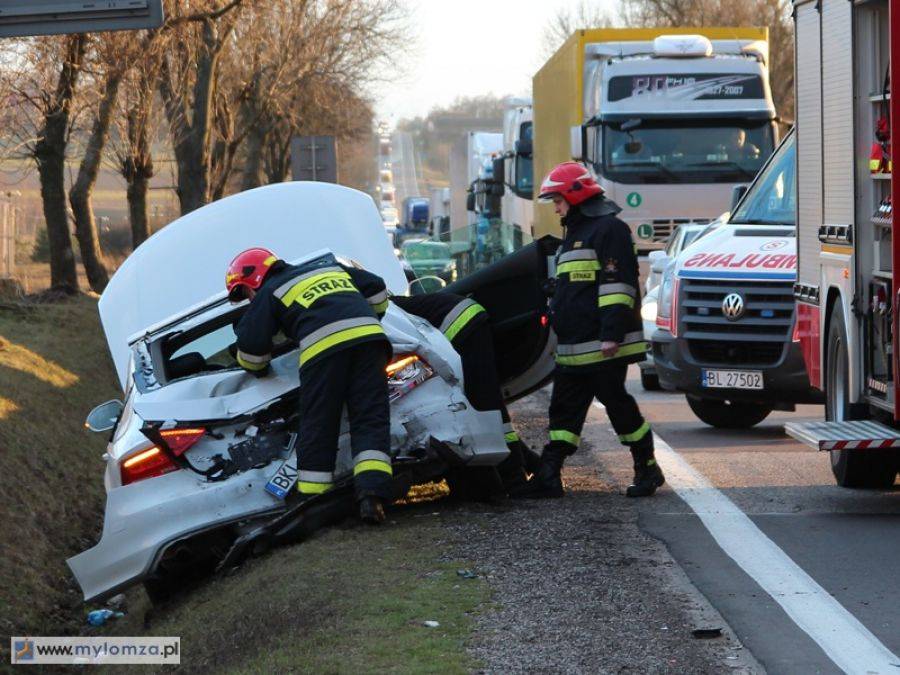 Wypadek koło Kisielnicy. Dwóch kierowców rannych [FOTO]