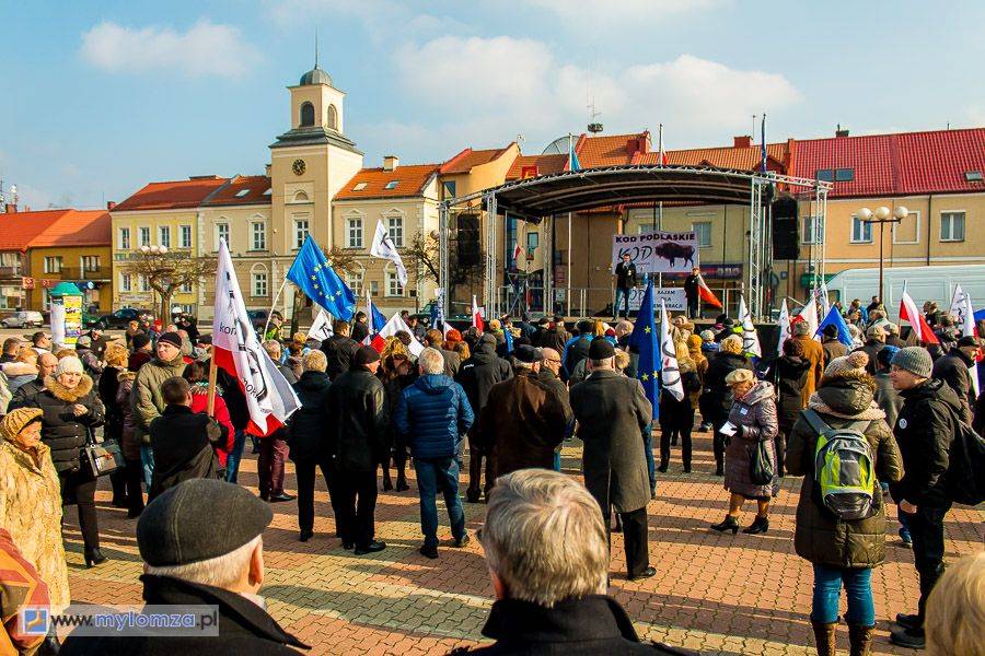 KOD manifestował w Łomży i namawiał do udziału w wyborach [FOTO i VIDEO]