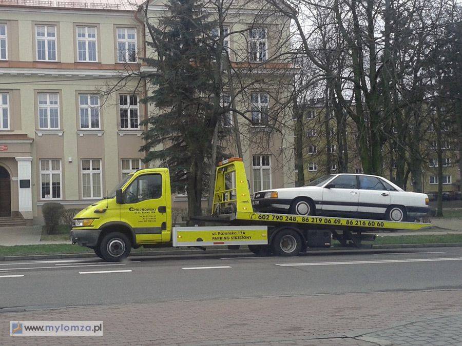 Zapomniał zatankować, porzucił auto na środku jezdni! [FOTO]