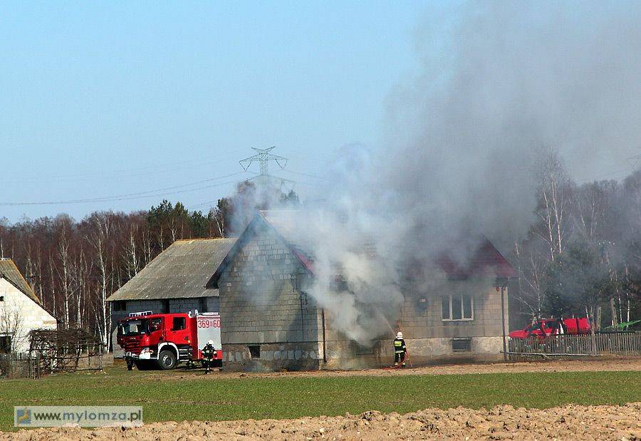 Płonie budynek mieszkalny w Podosiu [FOTO]