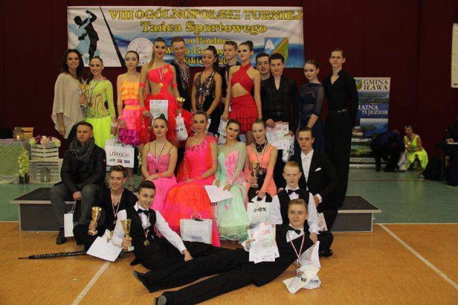 Sukcesy taneczne par z KTT AKAT na turnieju w Wikielcu [FOTO]
