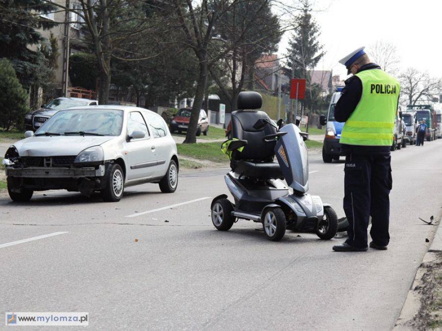Odcinek Sikorskiego zablokowany po zderzeniu samochodu z wózkiem inwalidzkim [FOTO]