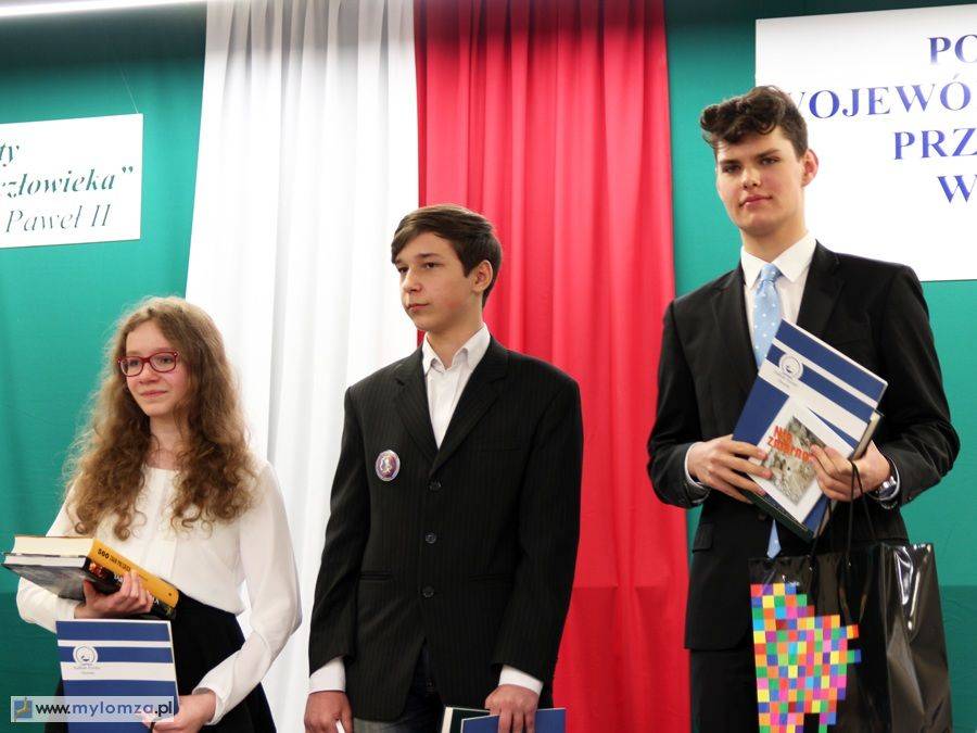 Wybitni gimnazjaliści zostali dziś nagrodzeni [VIDEO i FOTO]