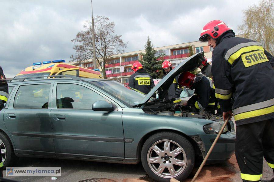 Volvo kontra kia. Kolizja przy szpitalu [FOTO]