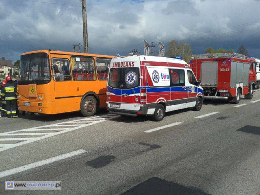 Ciężarówka uderzyła w autokar z dziećmi [FOTO]