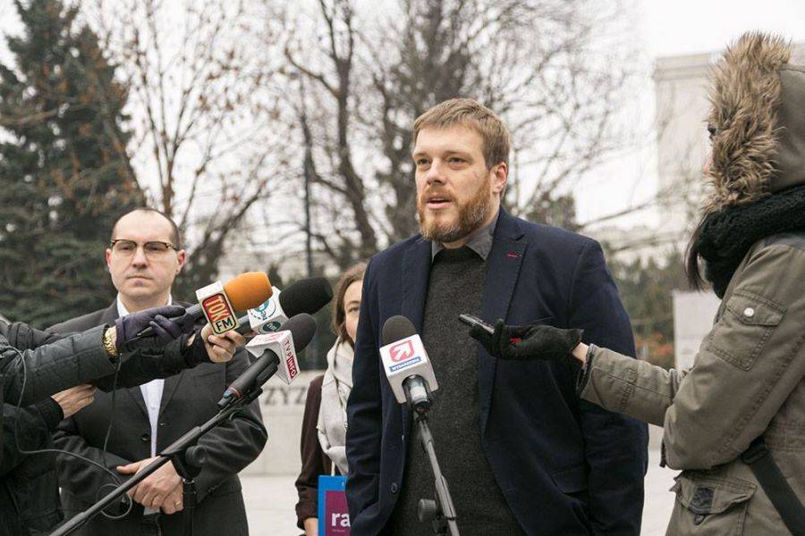 [NA ŻYWO] Spotkanie z Adrianem Zandbergiem z Partii Razem w transmisji online