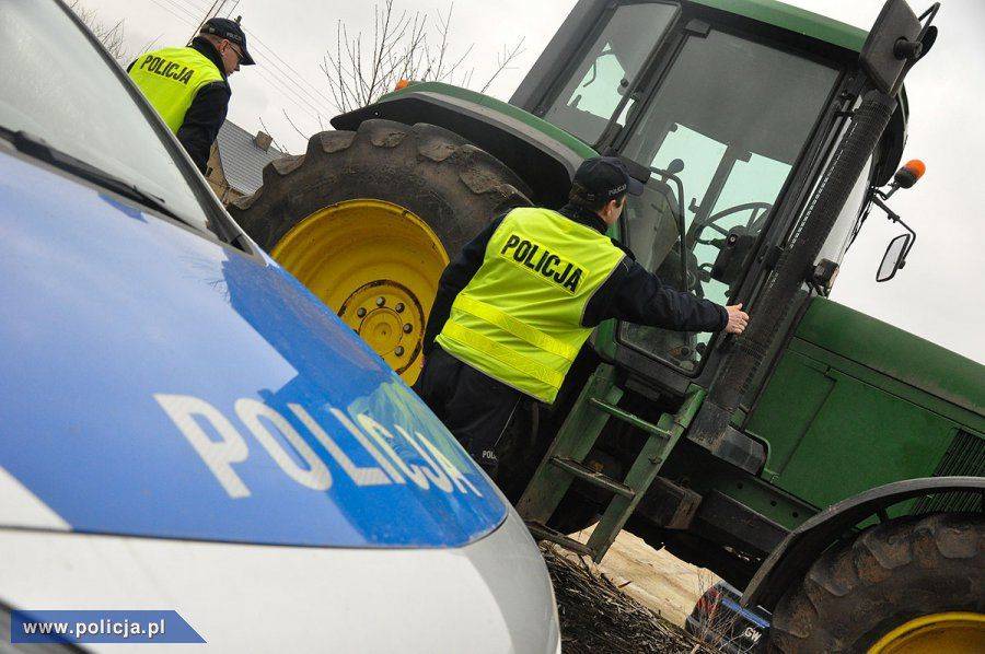 15-latek kierował ciągnikiem, a 31-latek po pijanemu - motorowerem
