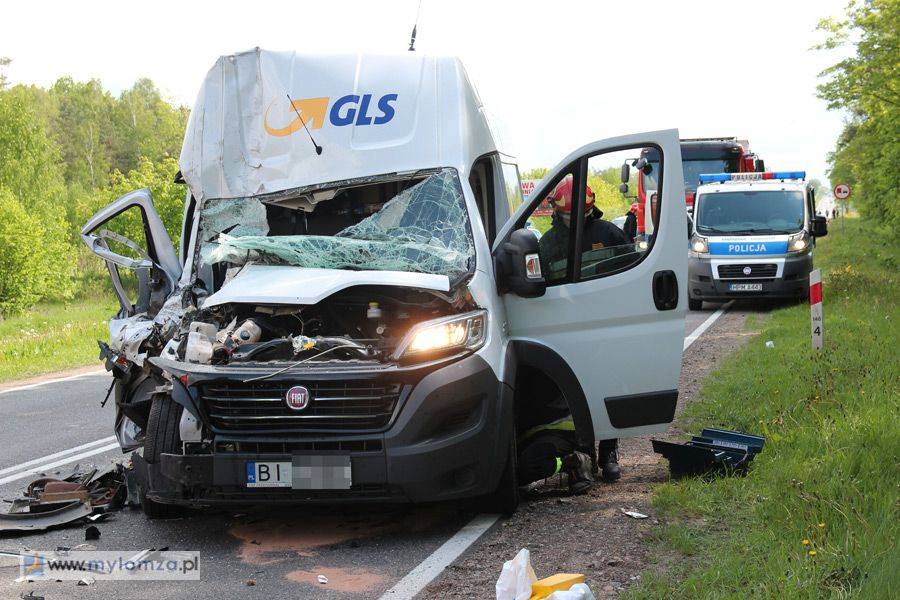 Groźna kolizja i zablokowana droga nr 61 [FOTO]
