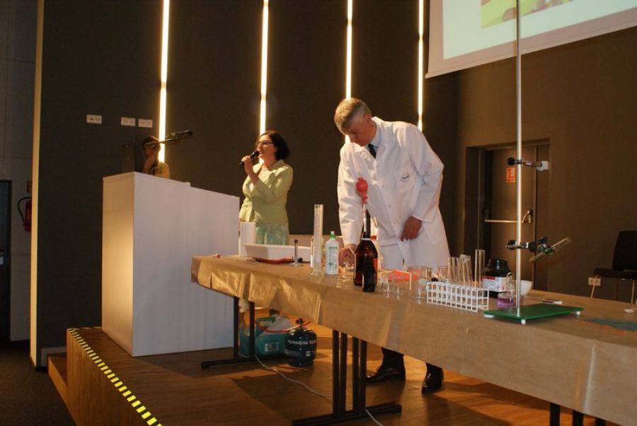 Chemiczna kuchnia – ostatnie zajęcia z cyklu Akademia Sześciolatka 2015/2016 [FOTO]