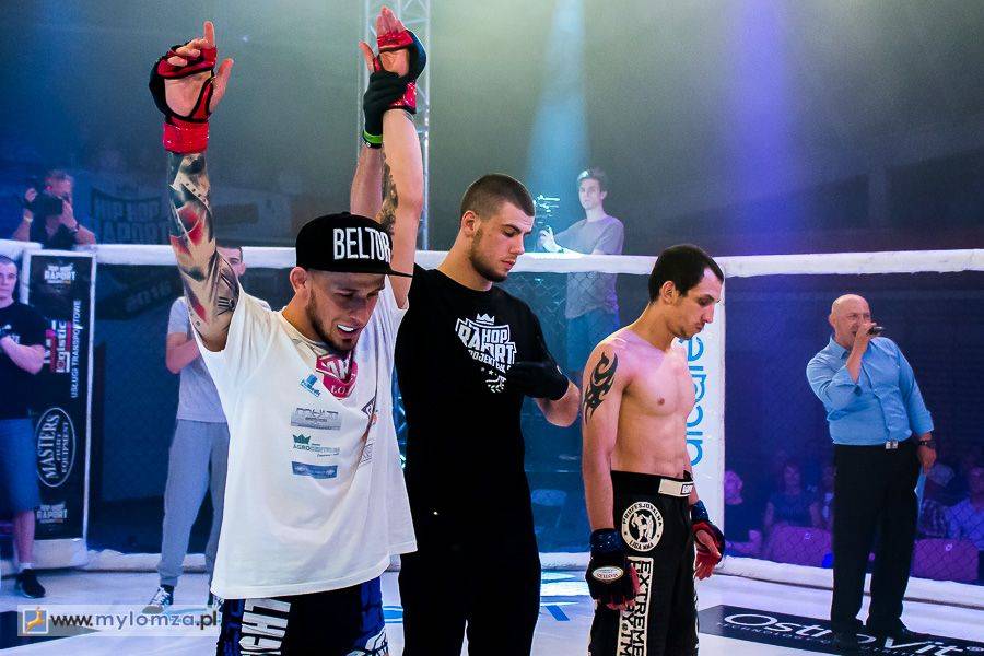 Ciekawe walki i gorący doping na pierwszej gali MMA w Łomży [VIDEO i FOTO]