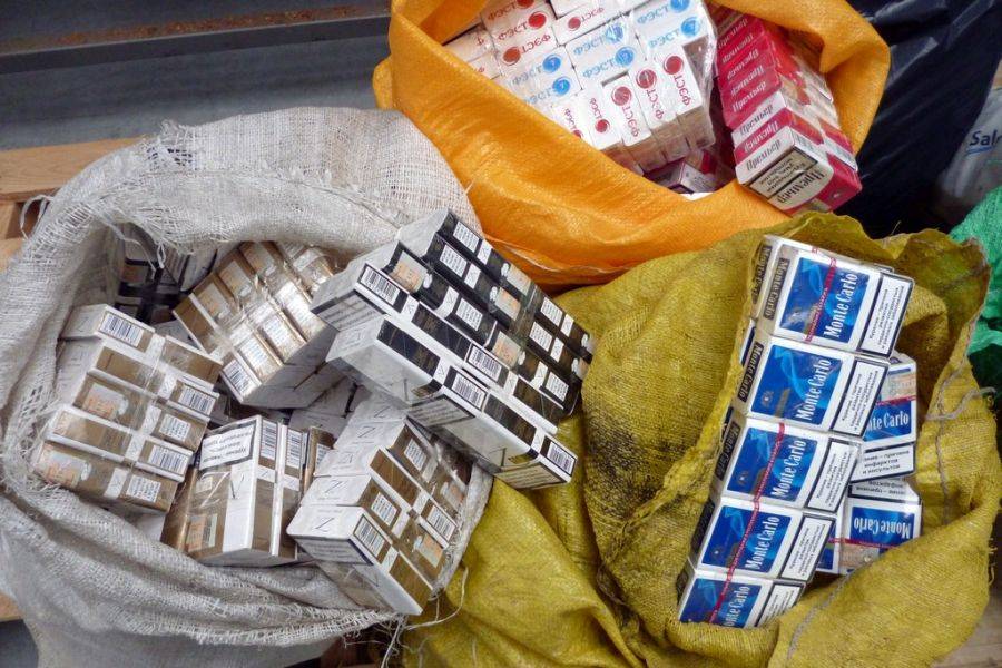 Nielegalne papierosy na targowisku i prywatnej posesji