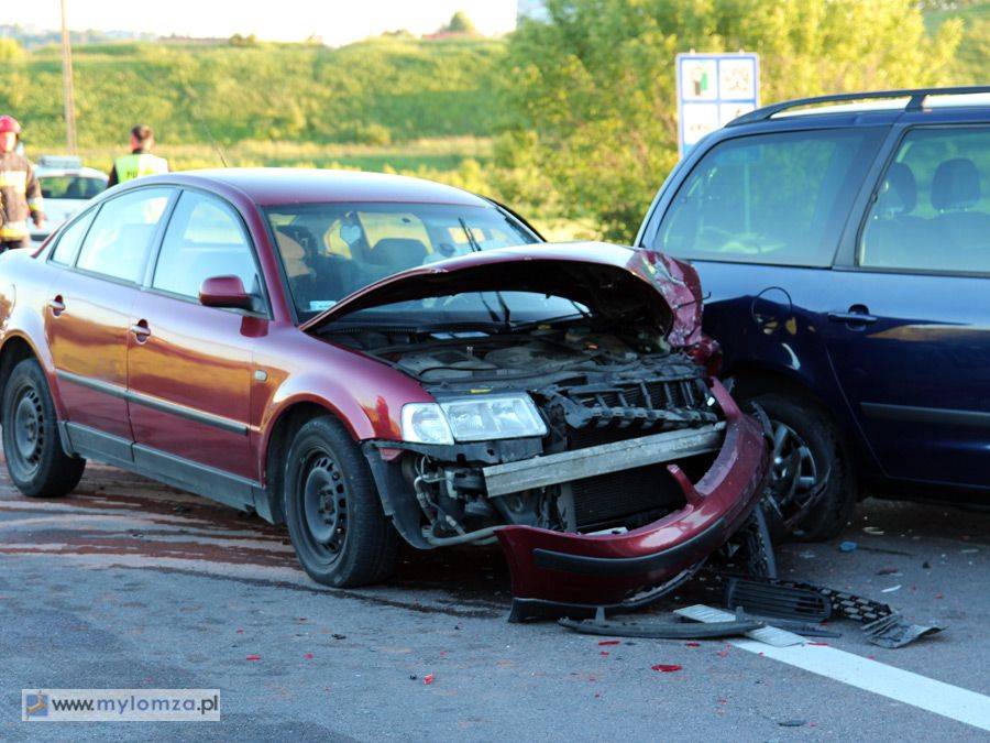 Utrudnienia na DK 61 po zderzeniu trzech pojazdów