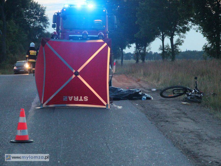 Tragedia pod Łomżą! Zginął rowerzysta potrącony przez samochód [FOTO]
