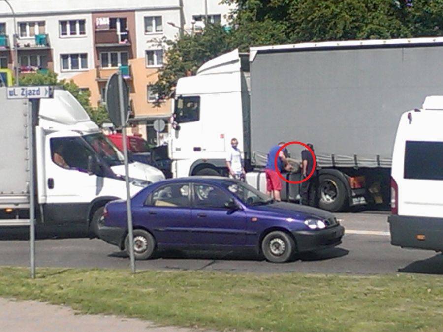 Zabrakło paliwa! Nie tylko prace drogowe przyczyną korków na Zjeździe [VIDEO]