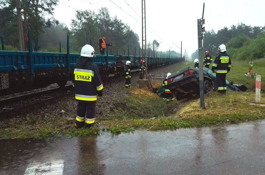 Kolejny wypadek na przejeździe kolejowym [FOTO]