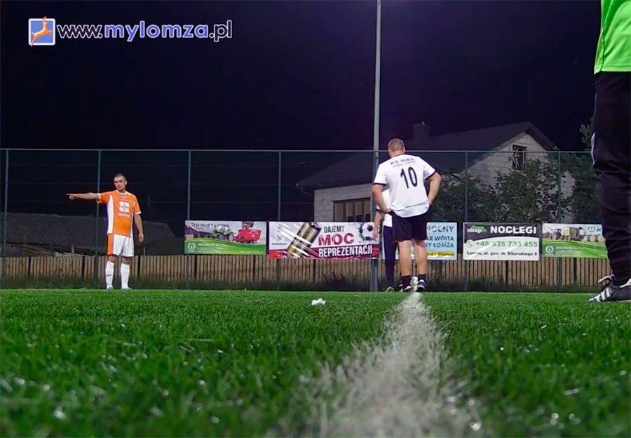 Nocna stolica piłki nożnej pod Łomżą [VIDEO]