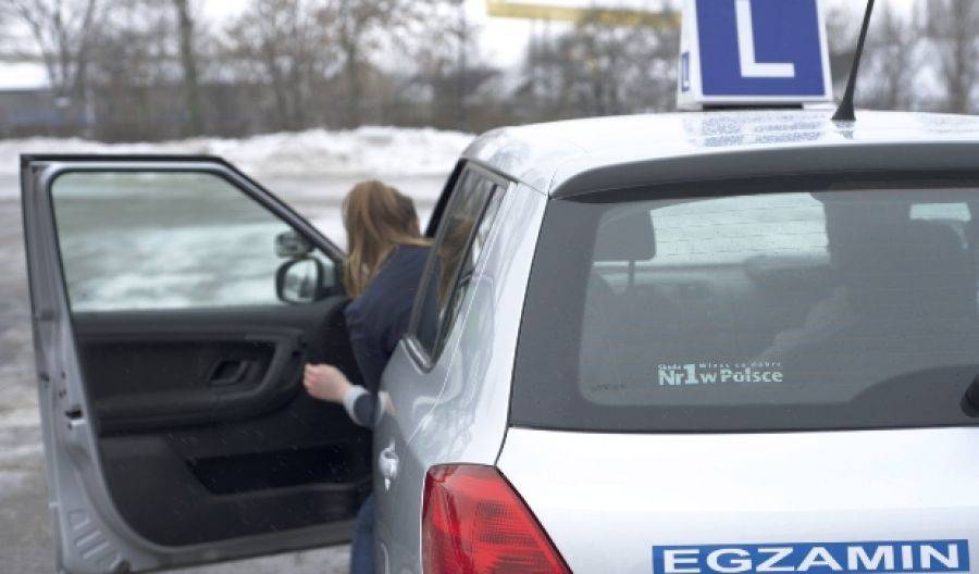 Już 60 osób z zarzutami korupcyjnymi w sprawie załatwiania egzaminów na prawa jazdy!