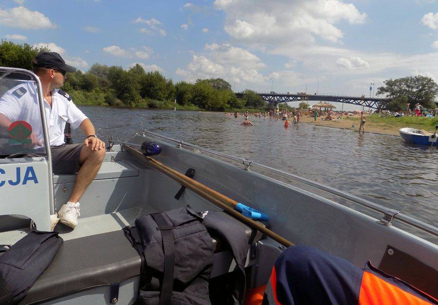 Policjanci edukowali plażowiczów [FOTO]
