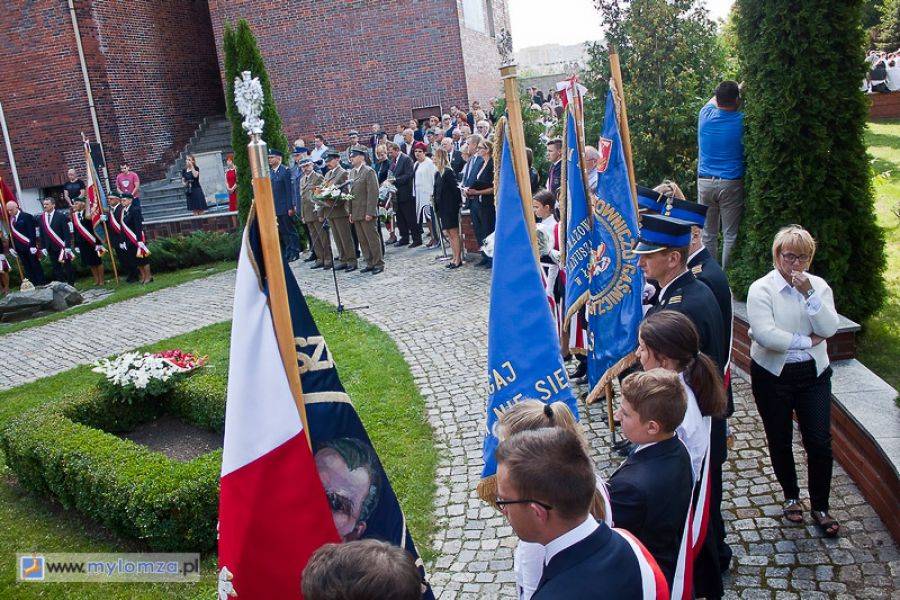 Kwiaty w 77. rocznicę wybuchu II wojny światowej [FOTO]