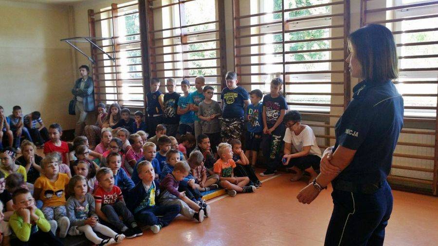 Łomżyńscy policjanci w Szkole Podstawowej w Jeziorku