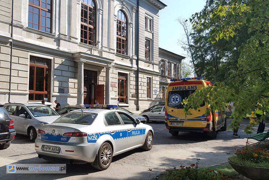 Głupia zabawa uczniów z finałem w karetce i radiowozie