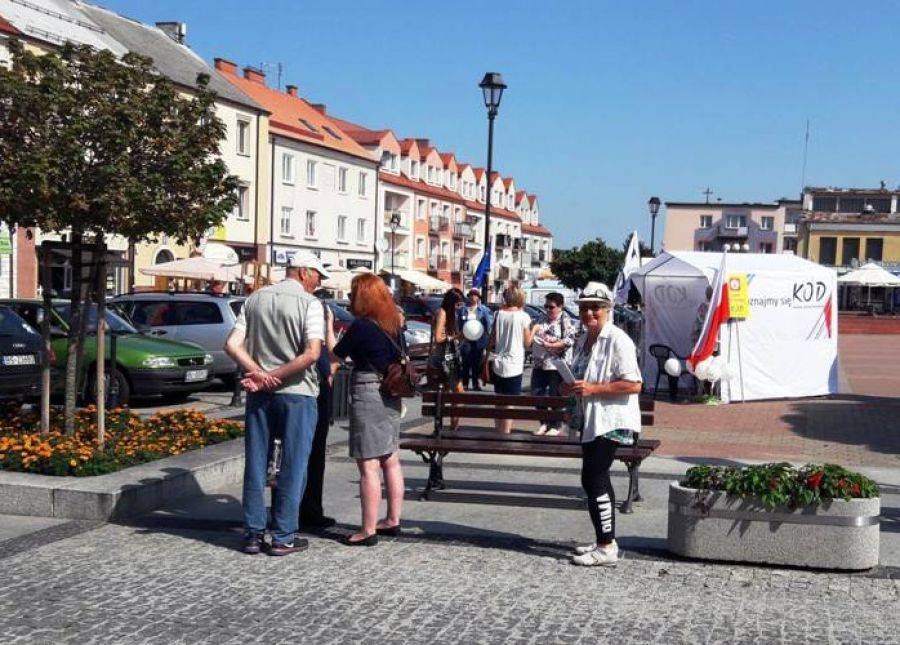 Porozmawiajmy o demokracji! KOD zaprasza na Stary Rynek w Łomży