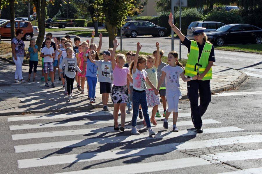 Lekcja bezpieczeństwa z udziałem policjanta [FOTO]